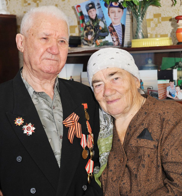 новопластуновцы  Виктору Гордеевичу – участнику войны, ветерану труда – в конце июля исполняется 85 лет. А вскоре он вместе с супругой, труженицей тыла Анной Мироновной отметит бриллиантовую свадьбу.