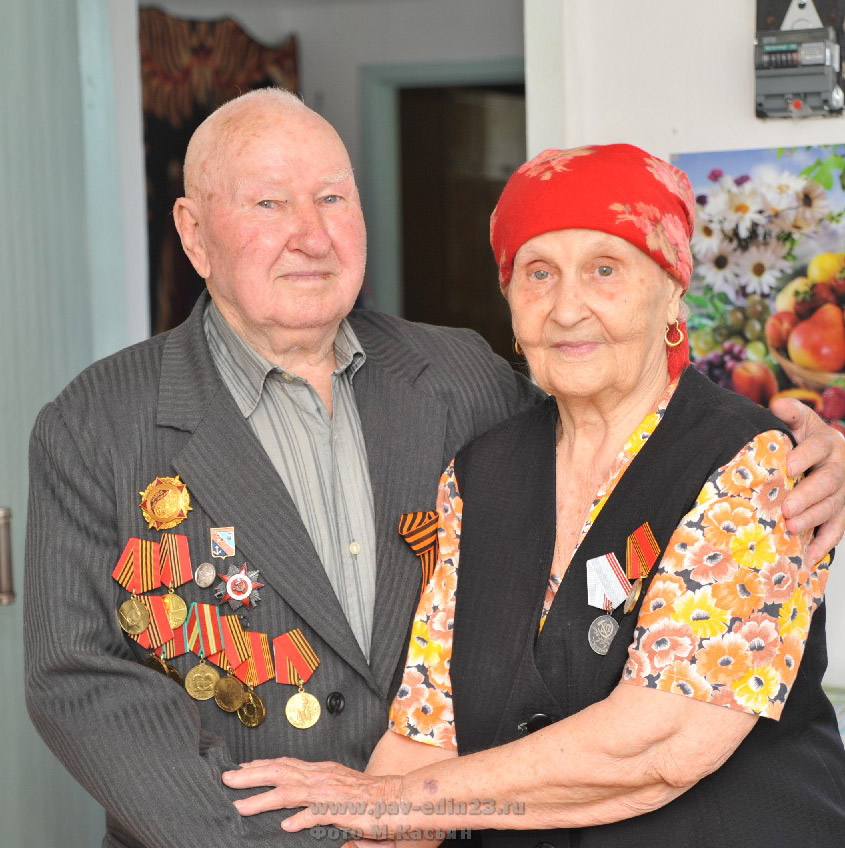 Никита Владимирович Назаренко и его супруга, труженице тыла Александра Степановна.