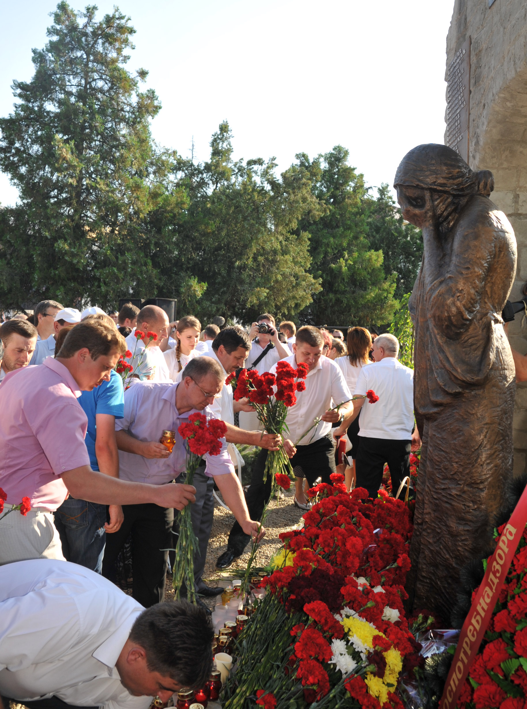 Делегация Павловского района побывала в Крымске на церемонии открытия мемориала в память о жертвах стихии