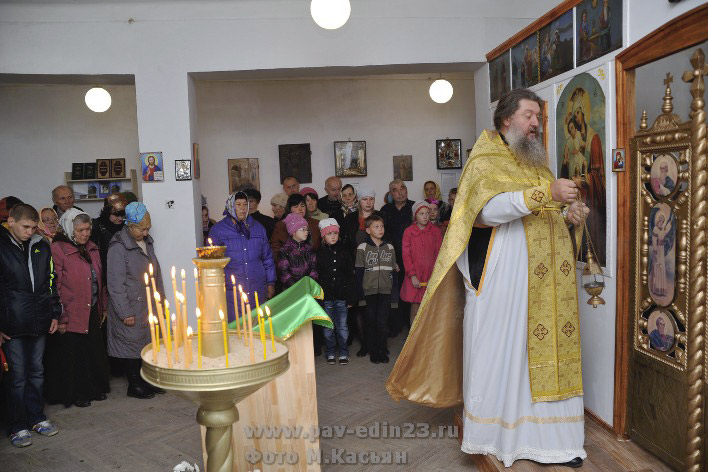 Первая служба в новой молельной комнате в станице Незамаевской