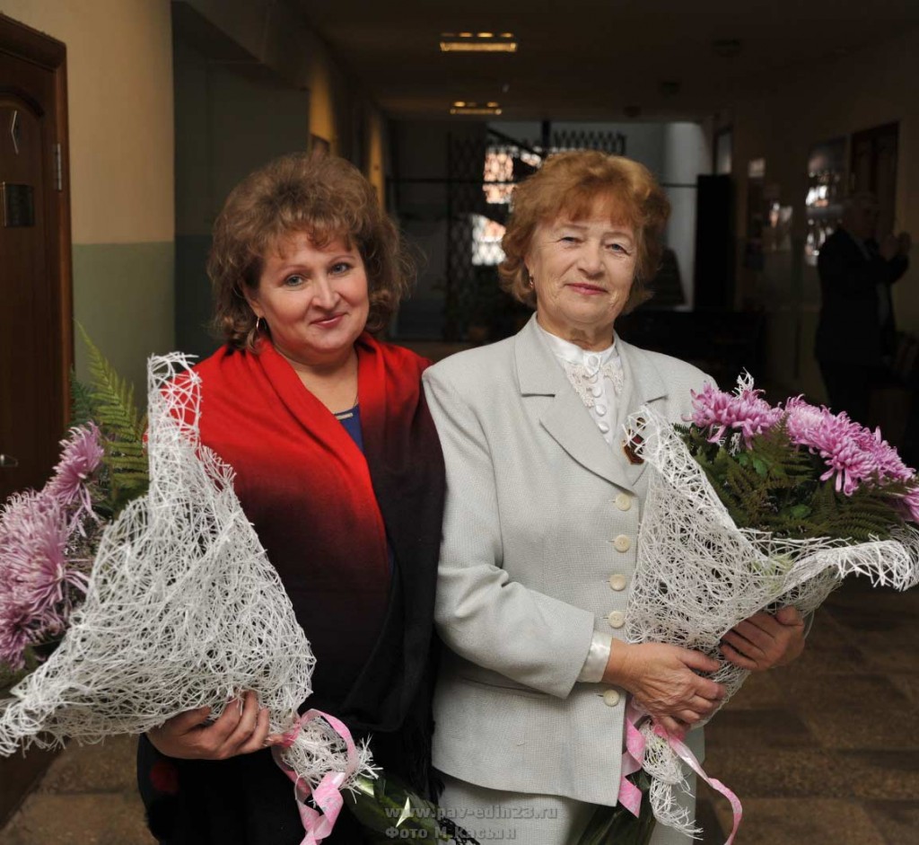 Руководители лучших ТОСов (слева направо): Н.В. Красникова и В.Т. Горбачева.