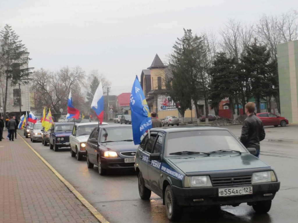 21 февраля у Вечного огня прошёл митинг, а после – автопробег, посвящённые закрытию месячника оборонно-массовой и военно-патриотической работы. 
