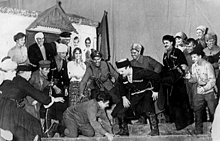 Сцена из спектакля «СТАЛЬНОЙ КОМАНДИР». 1967 год