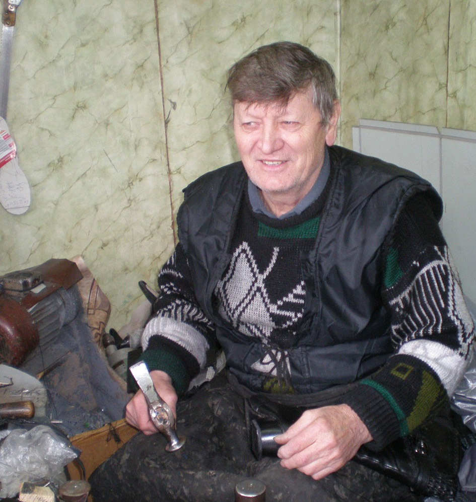 Многие павловчане знают обувного мастера Алексея Ивановича АУЛУ.