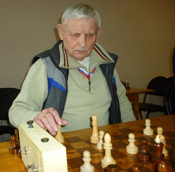Среди ветеранов стал серебряным призером Евгений Макаров. Неделю назад ему исполнилось 77 лет. Фото автора.