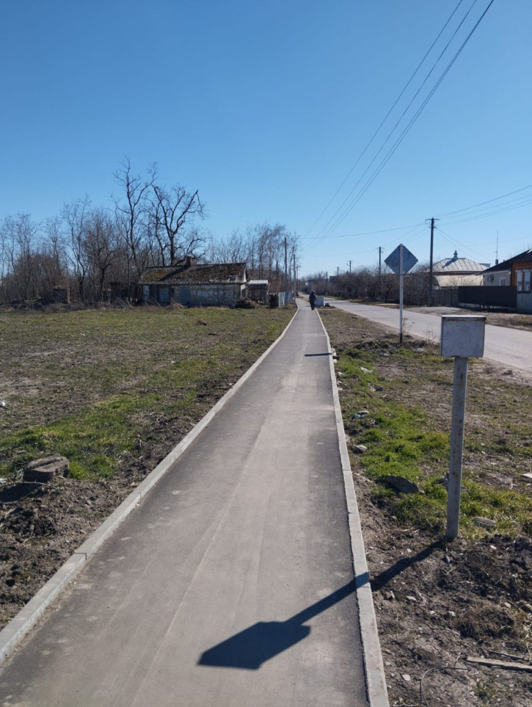 В Павловском районе благодаря вмешательству прокуратуры обустроен тротуар  около детских образовательных учреждений | 06.03.2024 | Павловская -  БезФормата